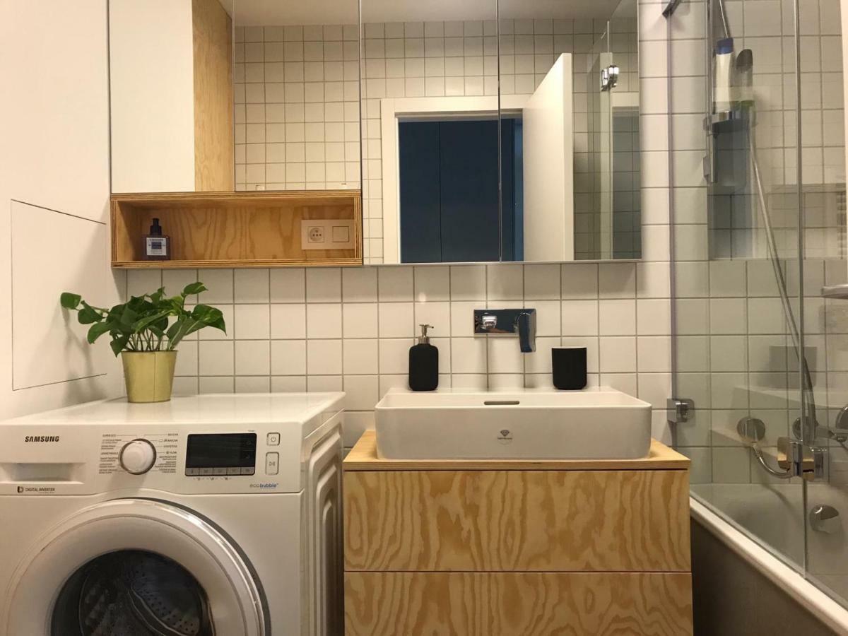 New Modern Urban Apartment Братислава Экстерьер фото